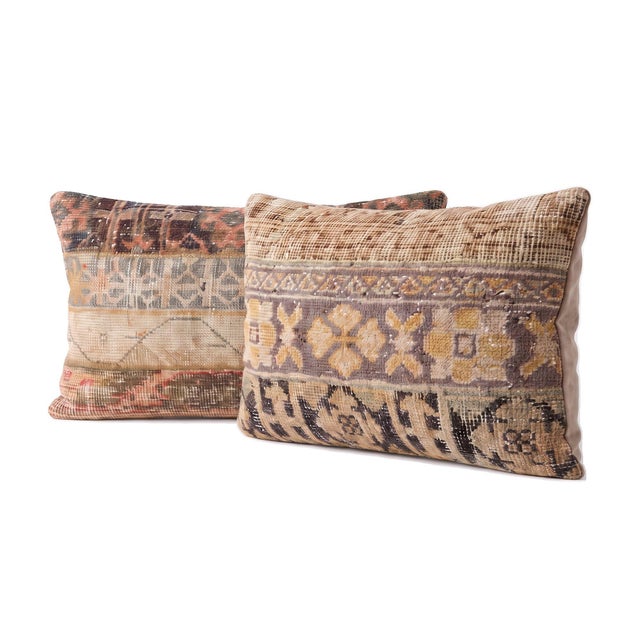 Mid-Century Modern Patchwork Rug Pillow Cover 16'' X 24'' - Set of Two For Sale - Image 3 of 4