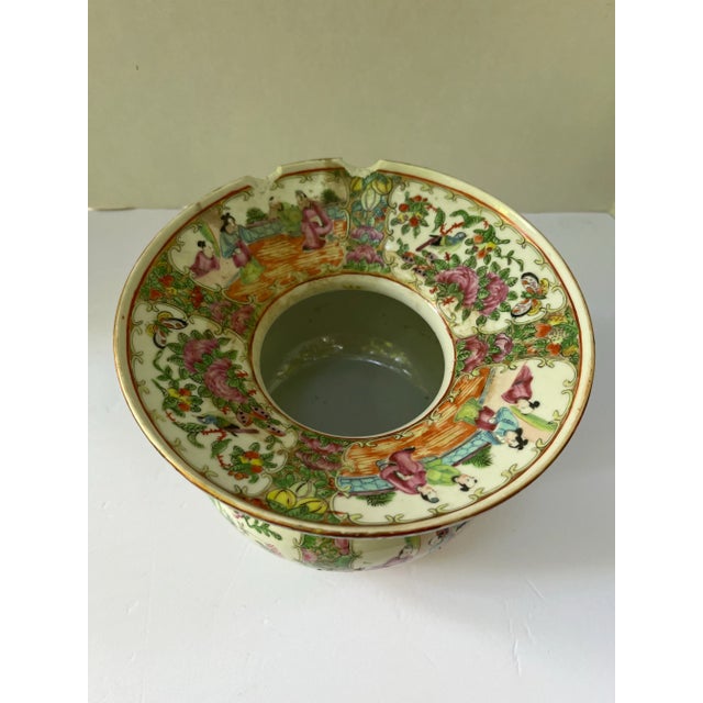 Late 19th Century Antique Chinese Rose Medallion Porcelain Vase For Sale - Image 5 of 10