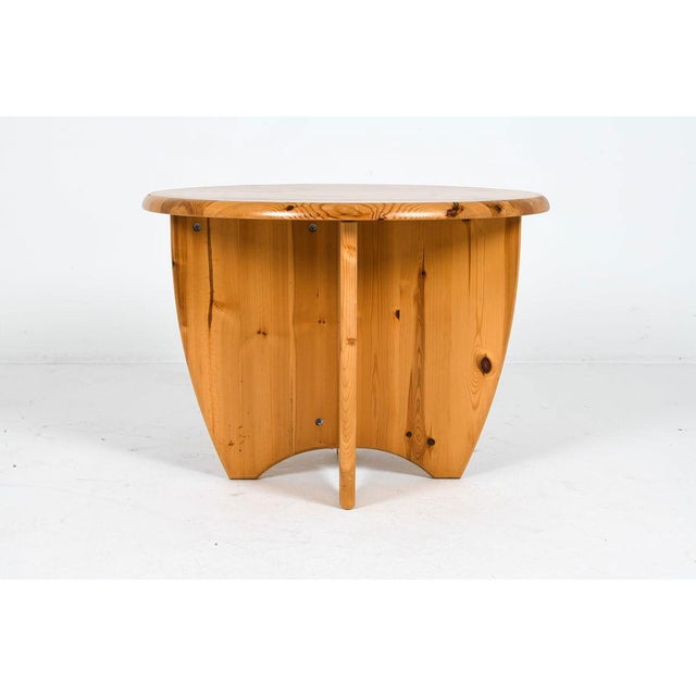 MCM Scandinavian Round Coffee Table in Solid Pine, Rainer Daumiller Style, 1970s For Sale - Image 4 of 5
