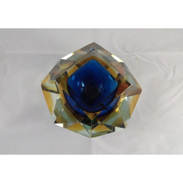 Seguso Vetri d'Arte Vintage Murano Sommerso Glass Bowl in the Style of Flavio Poli For Sale - Image 4 of 10