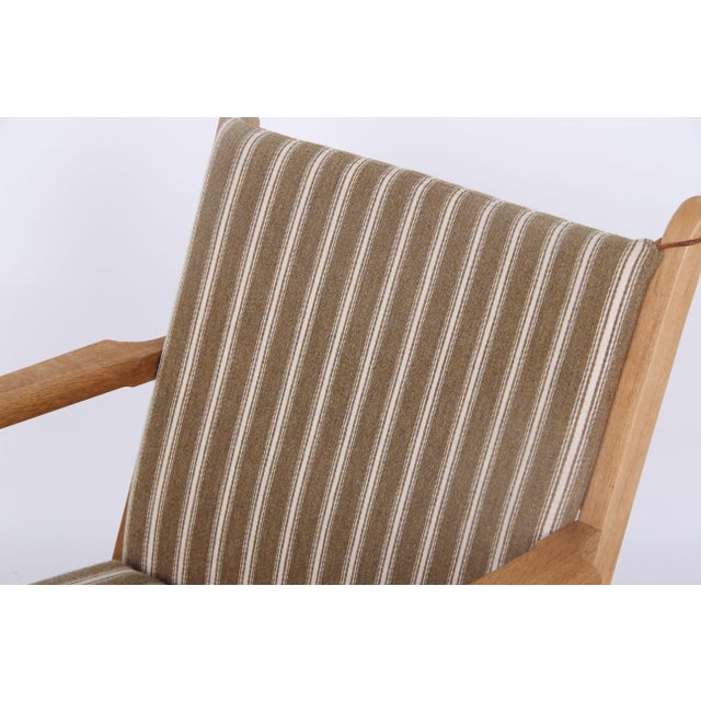 2000 - 2009 GE284 Armchair in Soaped Oak and Savak Wool by Hans J. Wegner for Getama, 1980s For Sale - Image 5 of 10
