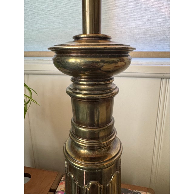 Mid 20th Century Pair of Vintage Stiffel Solid Brass Hollywood Regency Table Lamps – Paneled Pedestal Baluster Form, 26” Tall For Sale - Image 5 of 10