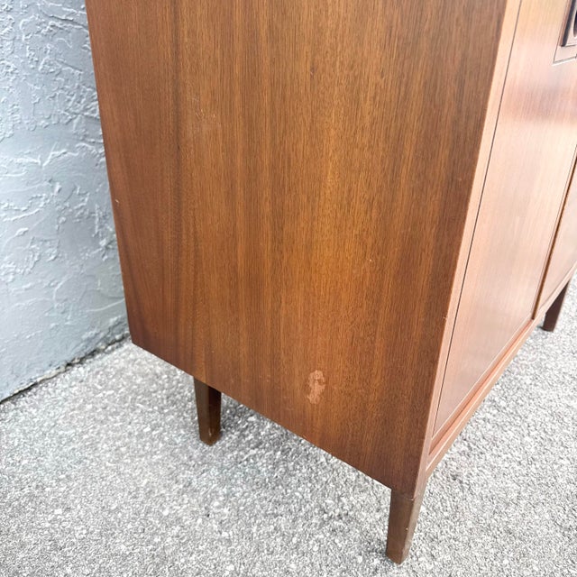 Brown Mid Century Modern Walnuts Laminate Top China/Display Cabinet by Stanley Furniture For Sale - Image 8 of 12