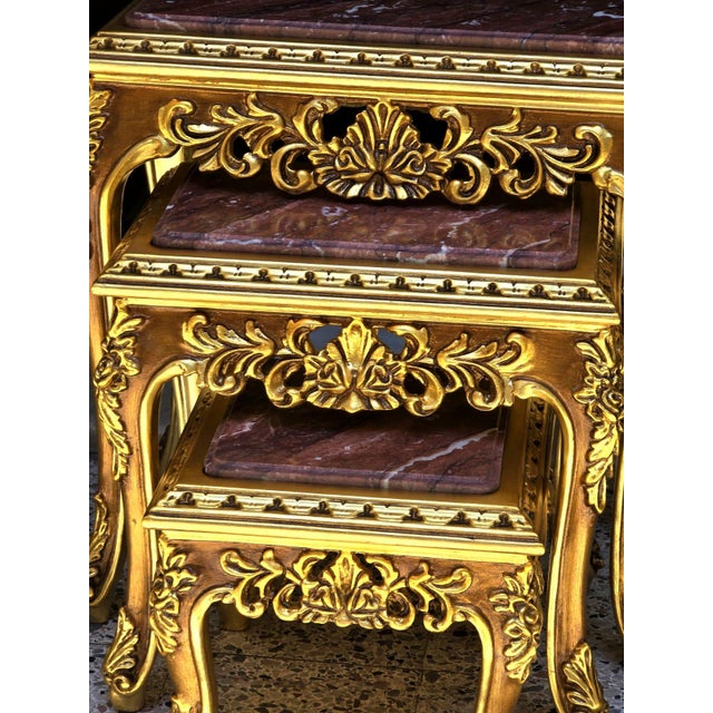 French Baroque Style Nesting Tables – Set of 3 Marble With Gold Leaf Details For Sale In Miami - Image 6 of 6