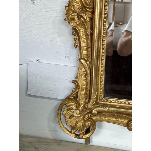 19th Century French Louis XV Carved and Giltwood Mirror With Crest For Sale - Image 12 of 18