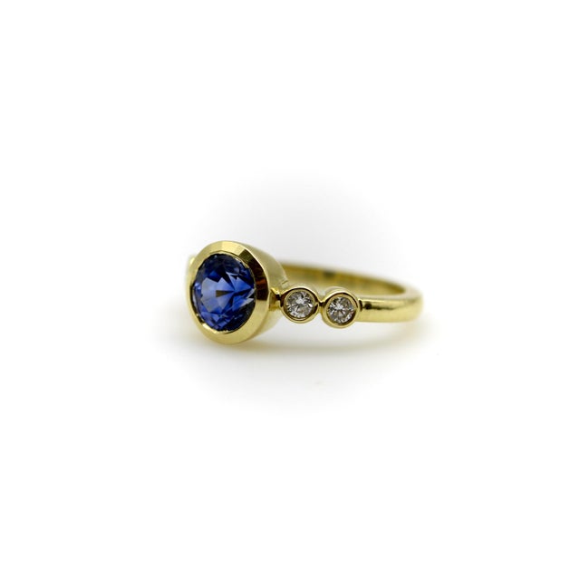 1990s Sapphire and Diamond Bezel Set 18k Gold Ring, Size 4.5 For Sale In Los Angeles - Image 6 of 12