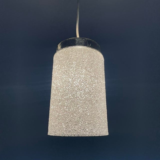 Mid-Century French Ice Crystal and Acrylic Sugar Pendant Light, 1970s For Sale - Image 4 of 15