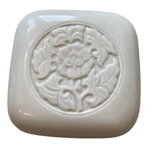 1979 Tiffany & Co. Candy Chinoiserie Asian Floral Motif Porcelain White Bon Bon Dish