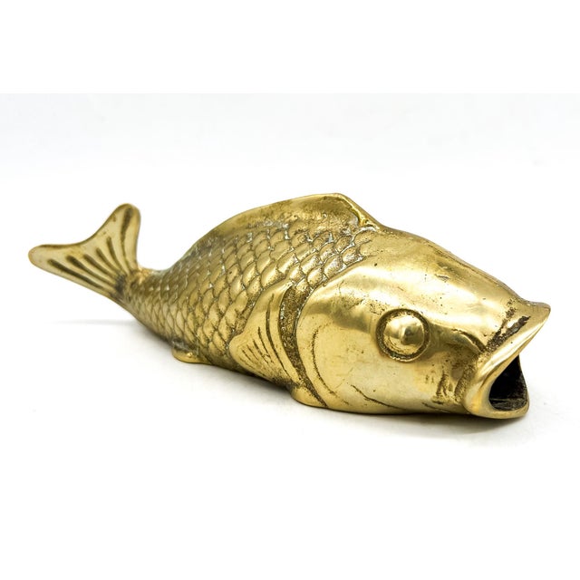 Hollywood Regency Vintage Solid Brass Fish Wall Pocket Figurine – Hollywood Regency / Coastal For Sale - Image 3 of 8