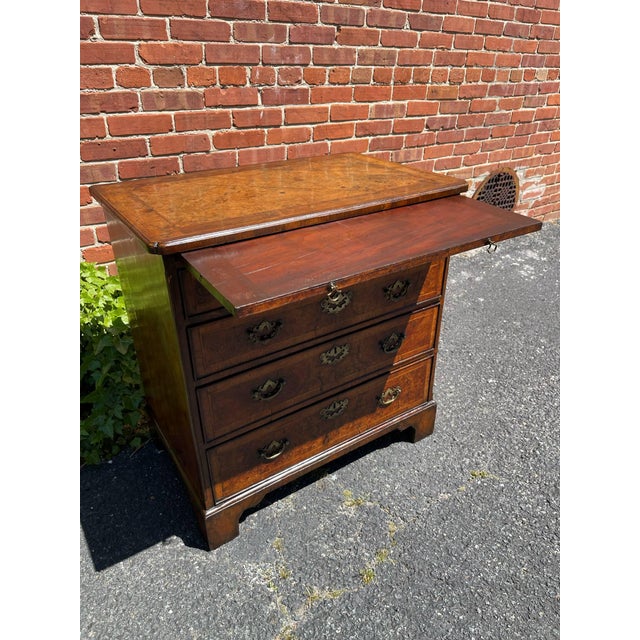 Queen Anne Early 18th Century George I Walnut Chest of Drawers | Elegant Proportions & Original Hardware For Sale - Image 3 of 12
