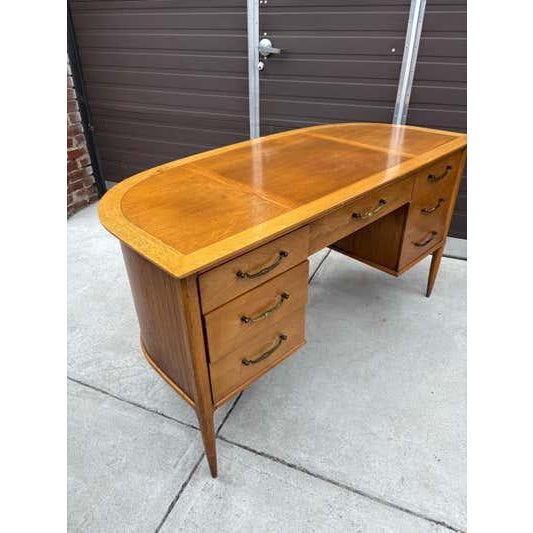 Tomlinson Sophisticate Desk, Light Walnut, Mid-Century Modern, 1962 For Sale In Philadelphia - Image 6 of 9