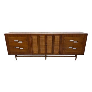 Mid-Century Modern American of Martinsville Accord 9-Drawer Dresser - Refinished For Sale