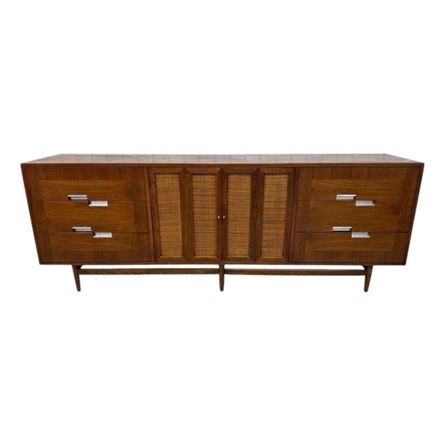 Mid-Century Modern American of Martinsville Accord 9-Drawer Dresser - Refinished For Sale