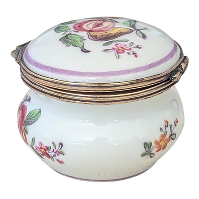 18th Century Porcelain Snuff/Trinket Box For Sale