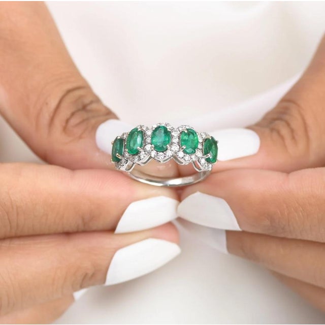 Gemstone Natural 2.24 cts Zambian emerald & 0.70 cts diamond band gold For Sale - Image 7 of 18