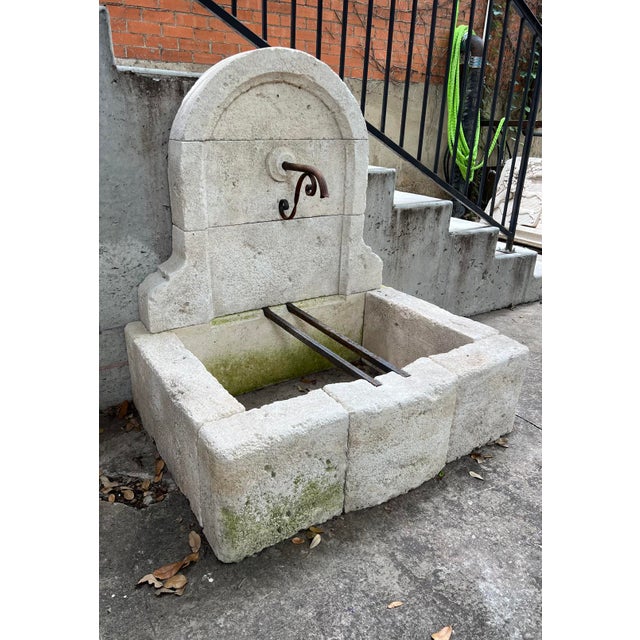 Mians, Small Arched Limestone Wall Fountain From Provence, France For Sale - Image 4 of 13