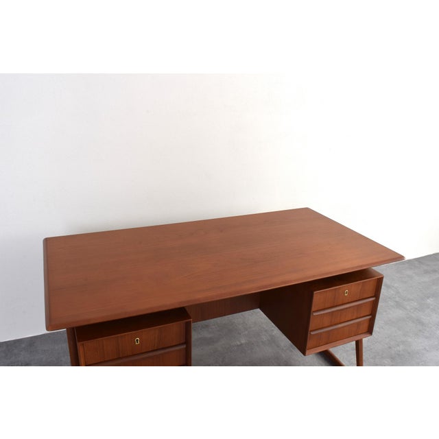 Mid-Century Danish Teak Executive Desk by Svend Åge Madsen for H.P. Hansen, 1960s For Sale - Image 15 of 18