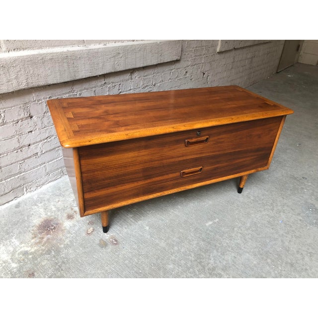 Lane Acclaim MidCentury Modern Cedar Sweetheart Hope Chest Chairish
