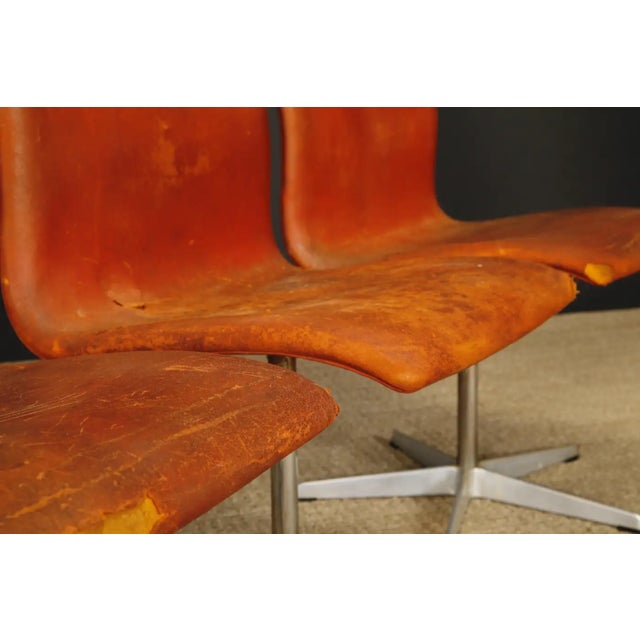 Metal 'Oxford' Highback Swivel Chair by Arne Jacobsen for Fritz Hansen, 1968, Signed For Sale - Image 7 of 18