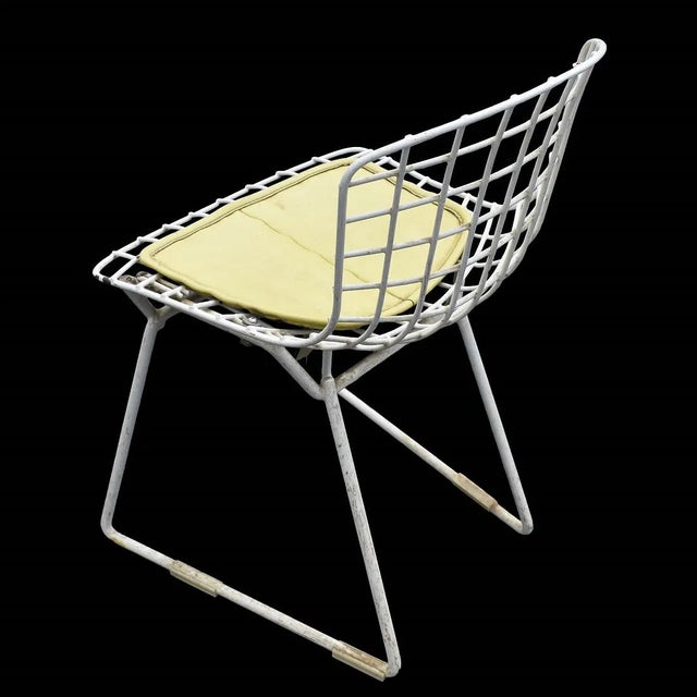 The Knoll Harry Bertoia child chair is an antique piece of furniture that is fully assembled and comes in a white color...
