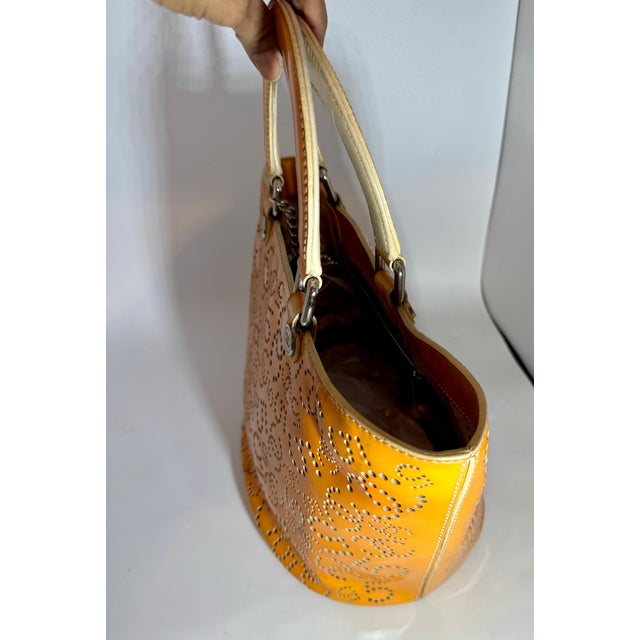 Chanel Chanel Patent CC Perforated Tote Bag , Vintage Orange Beach Bag For Sale - Image 4 of 18