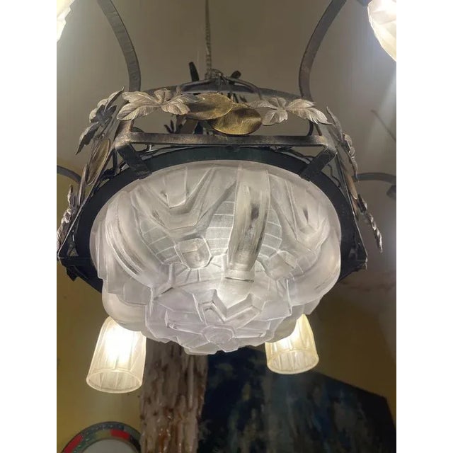 1930s French Art Deco 7-Light Chandelier from Muller Freres Luneville, 1930s For Sale - Image 5 of 11