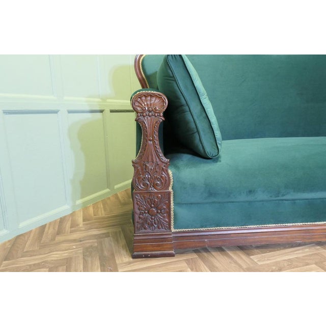 Large Reception Salon Chaise Lounge in Green Velvet For Sale - Image 5 of 9