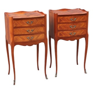 1960s Pair of French Louis XV Style Rosewood Side Tables Nightstands For Sale