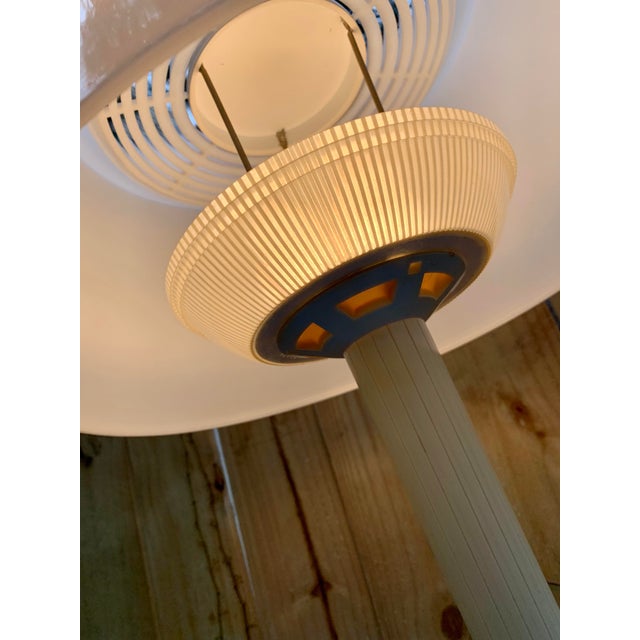 Midcentury White Gerald Thurston for Lightolier Table Lamp, Rewired For Sale - Image 9 of 13