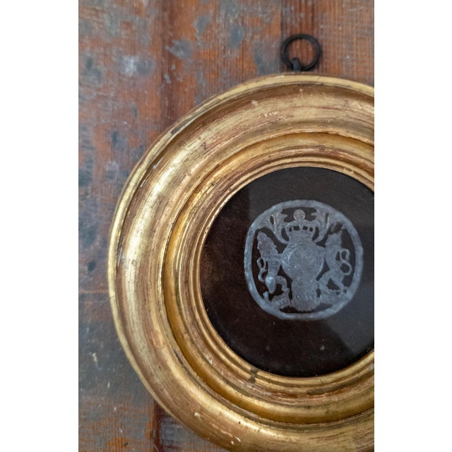 18th Century Giltwood Frame With British Metal Royal Warrant From Revolutionary War Era For Sale - Image 4 of 12