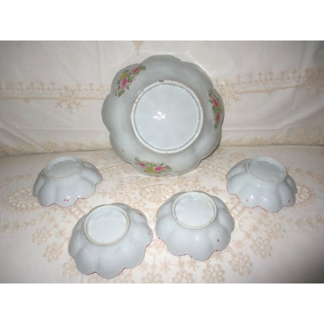 Japanese Vintage Japanese Geisha Girl Porcelain Scalloped Huge Berry Bowl Set- 5 Pieces For Sale - Image 3 of 5