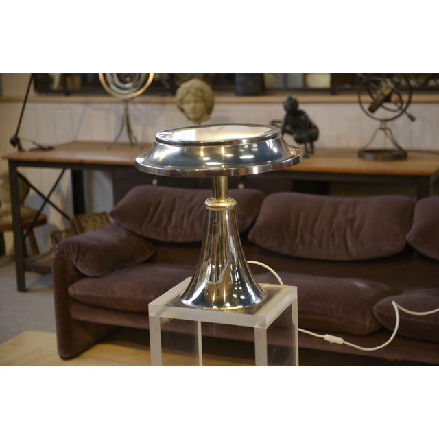 Table lamp with a design typical of the 1960s, featuring a striking "mushroom" silhouette. Polished chrome-plated metal...