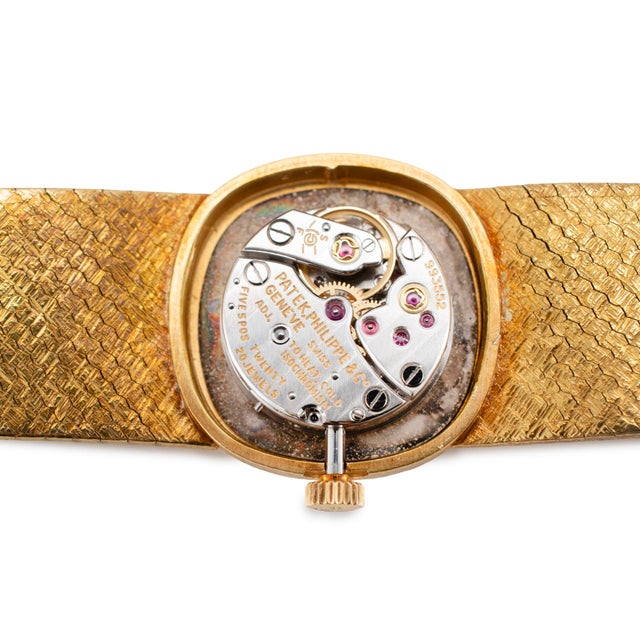 Late 20th Century Ladies Vintage Patek Philippe Ellipse 19mm 3370/1j 18k Yellow Gold Manual Watch For Sale - Image 5 of 10