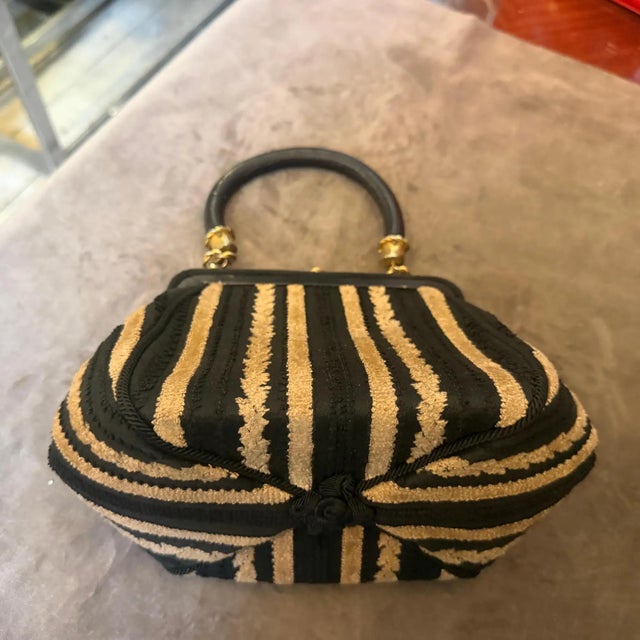 1950s A 1950s Roberta Di Camerino Style Brown and Beige Velvet Italian Top Handle Bag For Sale - Image 5 of 14