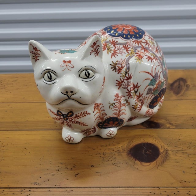 Japanese Vintage Japanese Kutani Porcelain Crouching Cat Figure For Sale - Image 3 of 7