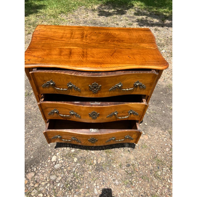French 18th Century Louis XV Provincial Walnut Chest of Drawers or Commode For Sale - Image 6 of 12