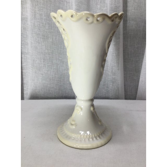 Vintage Victorian Boho Chic Two-Tone Fan White Fan Vase. For Sale - Image 4 of 7