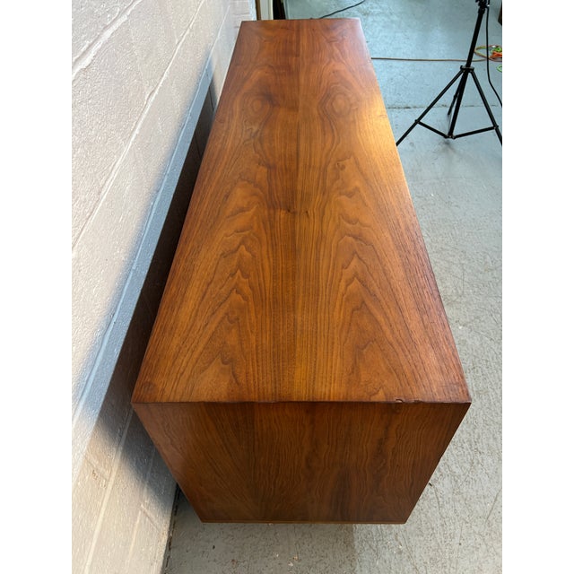 Mid-Century Nine Drawer Walnut 'Elegette' Dresser by Furnette Industries For Sale - Image 9 of 18