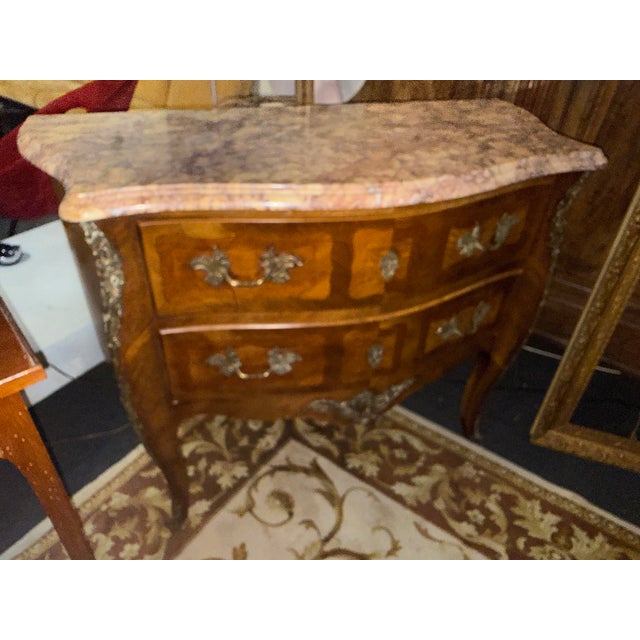 Louis XVI Walnut Veneer Commode, in Very Good conditions. Designed before 1890