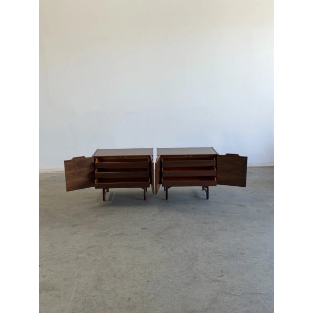Pair of Mid Century Nightstands by John Caldwell for Brown Saltman For Sale In Los Angeles - Image 6 of 18