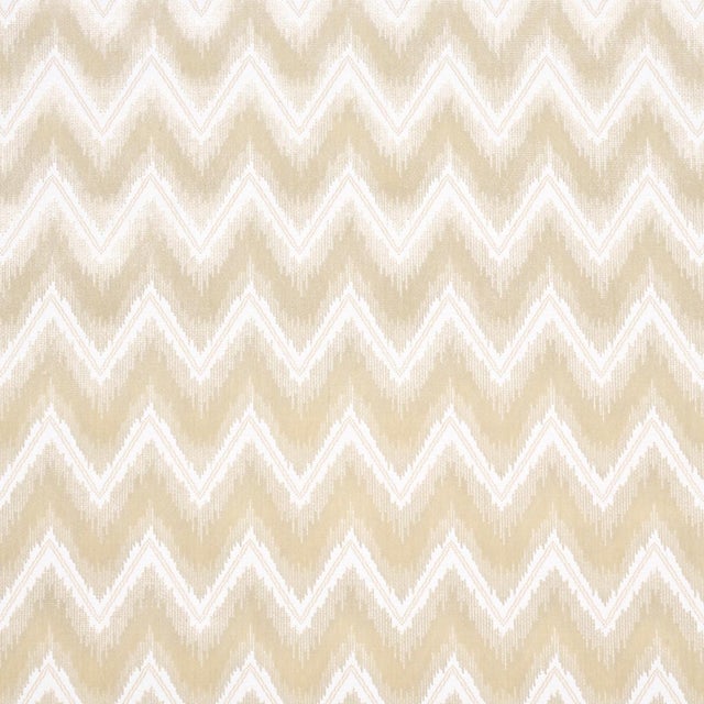 A fabulous combination of plush ombré and delicate accent stripes, Chevron Velvet has a dynamic presence. Sophisticated...