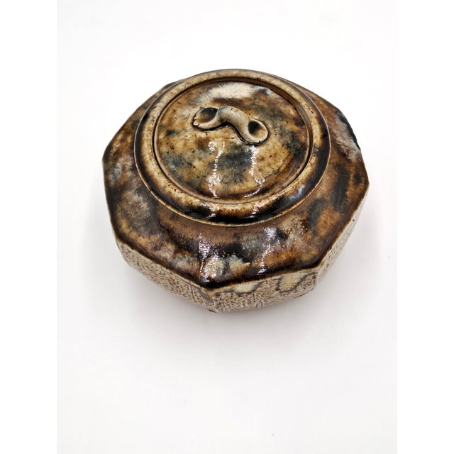1990s Brown Handmade Studio Ceramic Geometric Octagon Lidded Pot With Speckled Glaze For Sale - Image 4 of 9