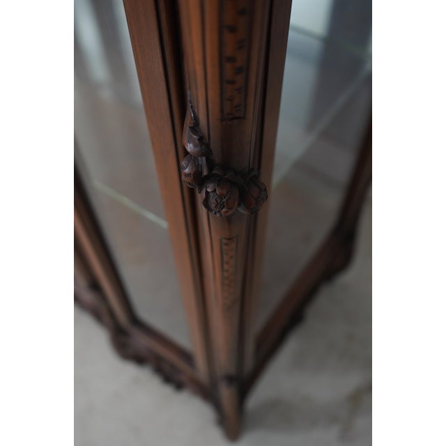 French Rococo Carved Walnut Curio Display Cabinet Vitrine For Sale - Image 15 of 18