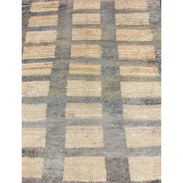 Turkish Mid 20th Century Vintage Turkish Tulu Rug With Sand Rectangles With Gray Outlines For Sale - Image 3 of 13