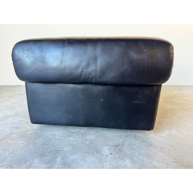 1980s Vintage Italian Postmodern Black Leather Ottoman by Natuzzi For Sale - Image 5 of 12