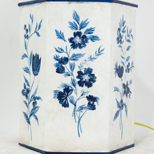 Pair of Vintage Blue and White Hand-Painted Hexagon Tole Tea Caddy Table Lamps For Sale - Image 4 of 11