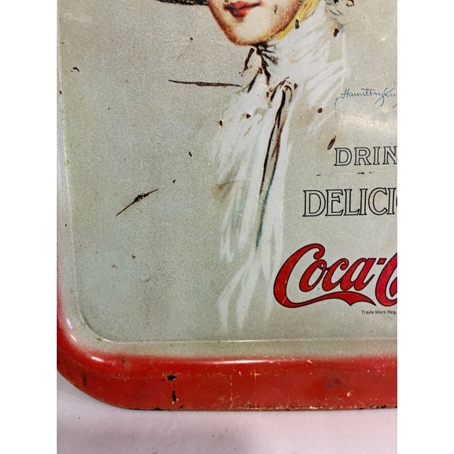 Mid-Century Modern Vintage 1973 Coca-Cola Hamilton King Metal Advertising Serving Tray For Sale - Image 3 of 10