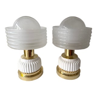 Contemporary Pair of Brass and White Murano Glass Wave Shades Lamps, Italy For Sale
