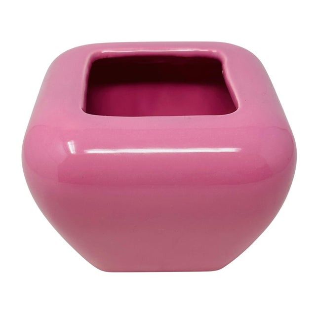 Vintage Haeger Pottery Pink Square Planter 4347 | Art Deco Postmodern Style | Glossy Fuchsia Ceramic Vase | 1980s Home Decor For Sale In Tampa - Image 6 of 9