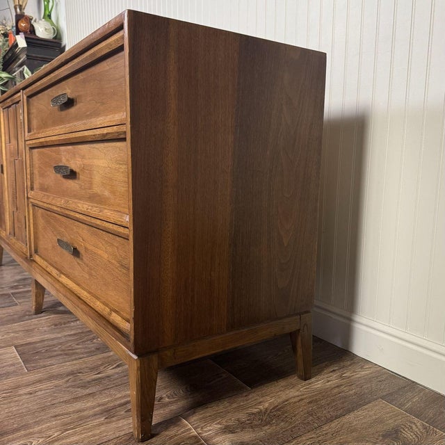 Mid-Century Modern Brutalist-Style Walnut Kroehler Custom Crafter Lowboy Dresser For Sale - Image 12 of 18